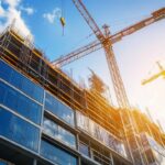 Comment construire un immeuble de bureaux avec des aménagements intérieurs modernes et performants ?